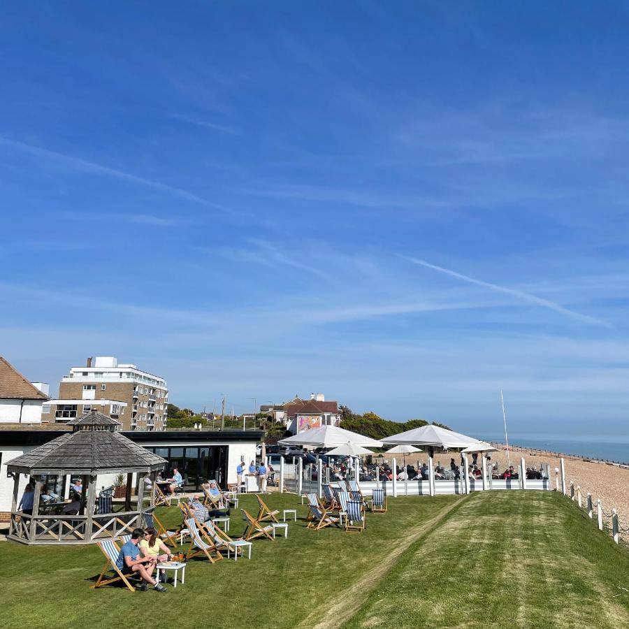 The Relais Cooden Beach And Spa Bexhill-on-Sea Екстериор снимка