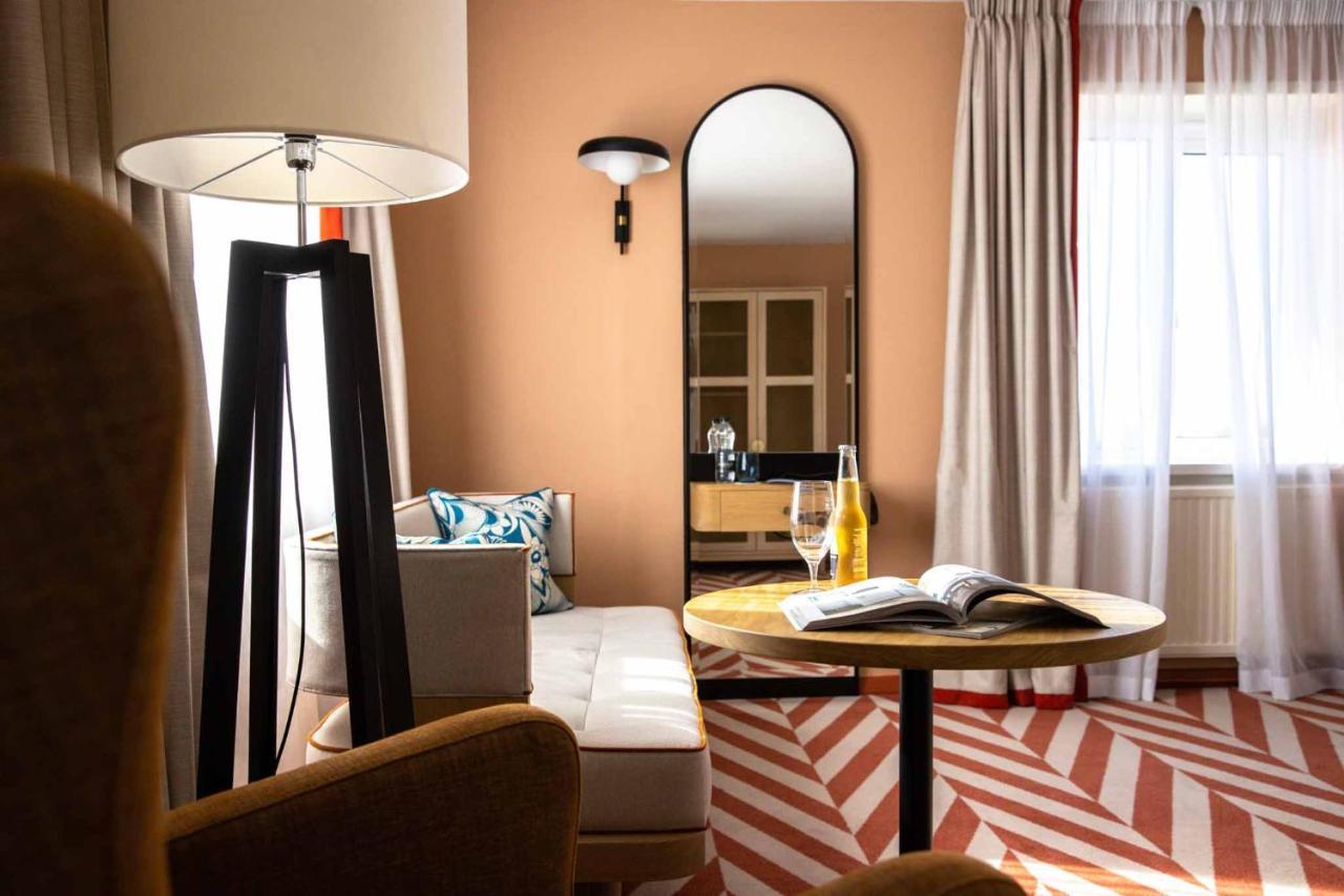 The Relais Cooden Beach And Spa Bexhill-on-Sea Екстериор снимка
