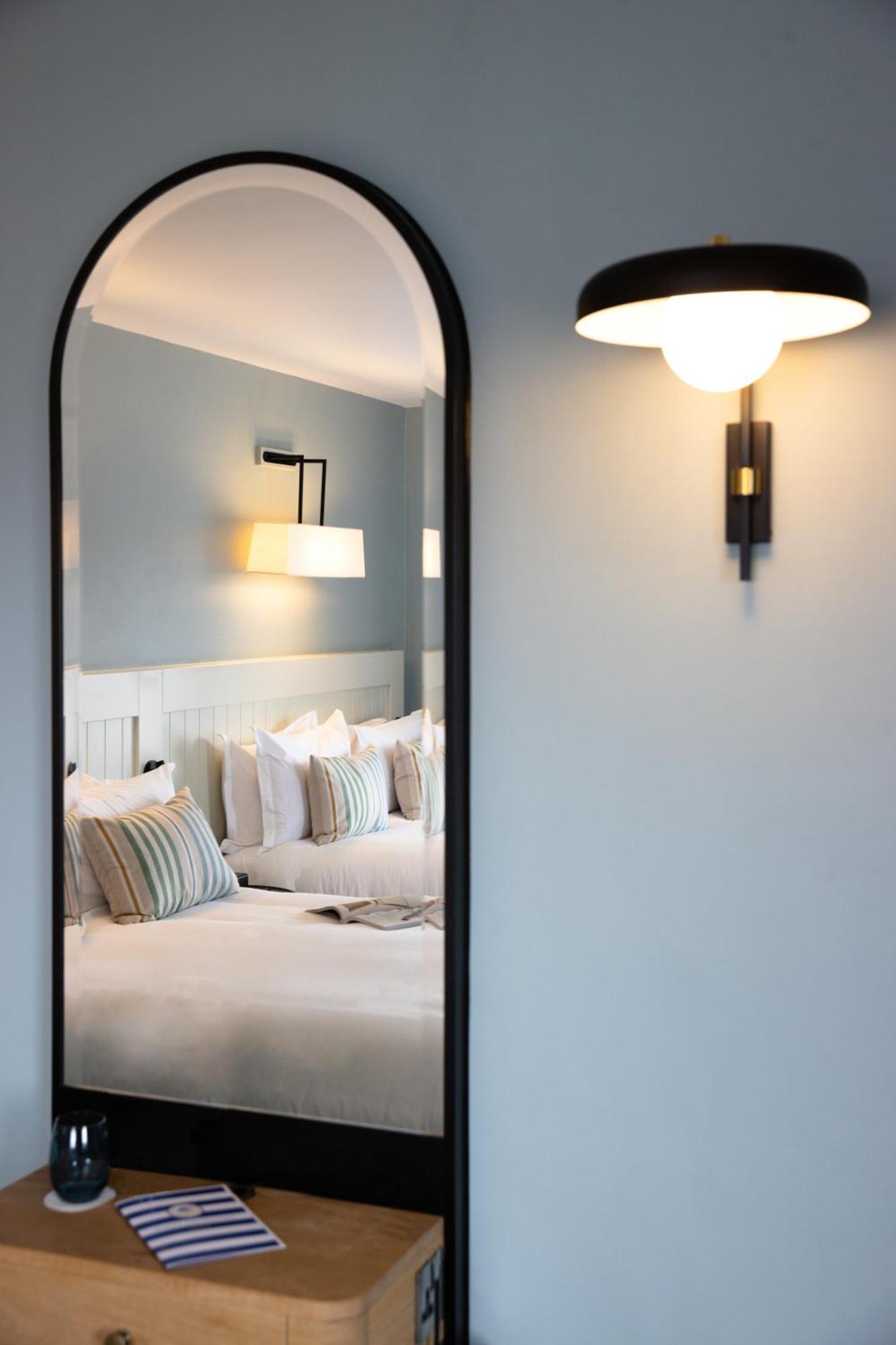 The Relais Cooden Beach And Spa Bexhill-on-Sea Екстериор снимка