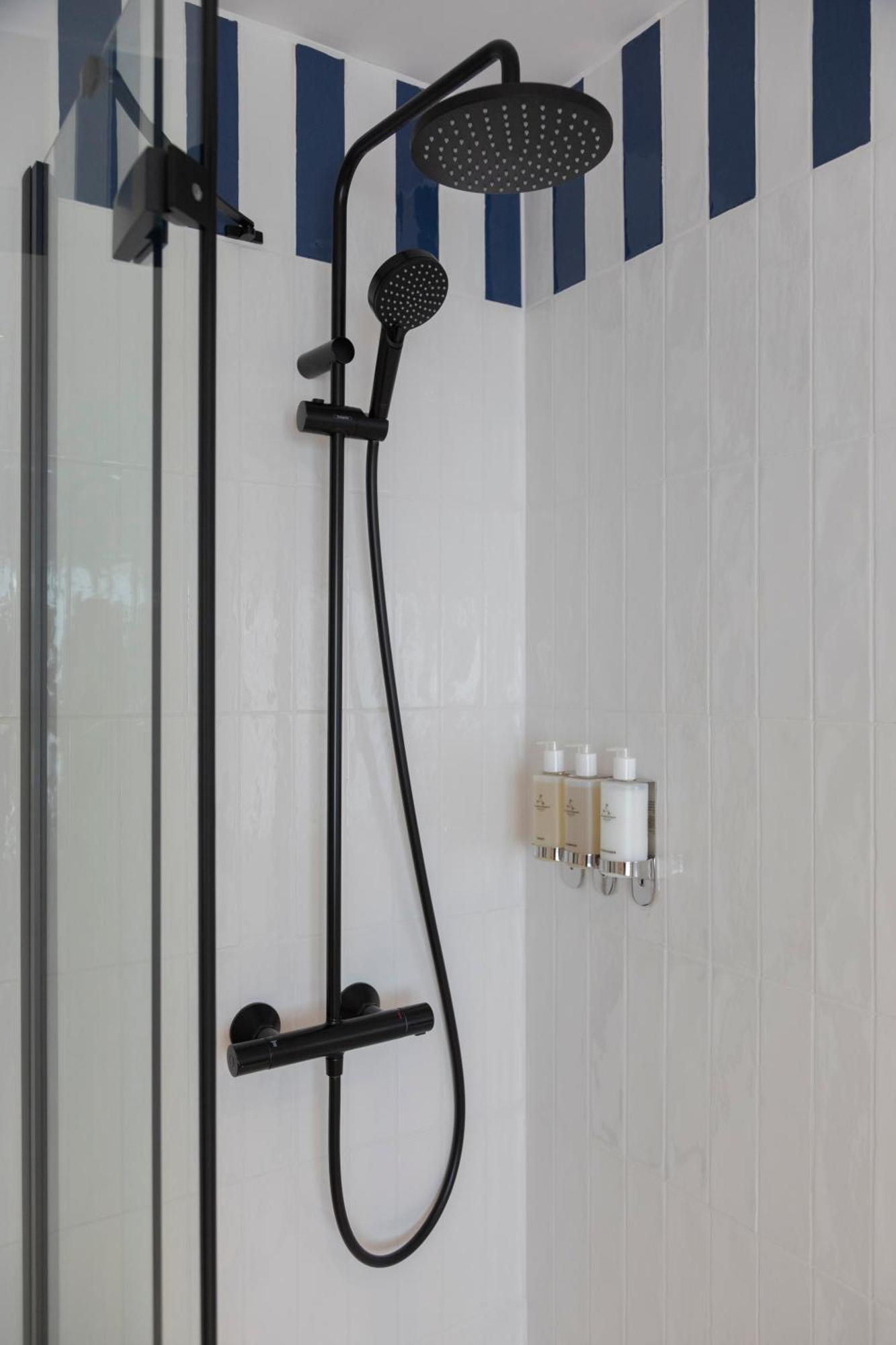 The Relais Cooden Beach And Spa Bexhill-on-Sea Екстериор снимка