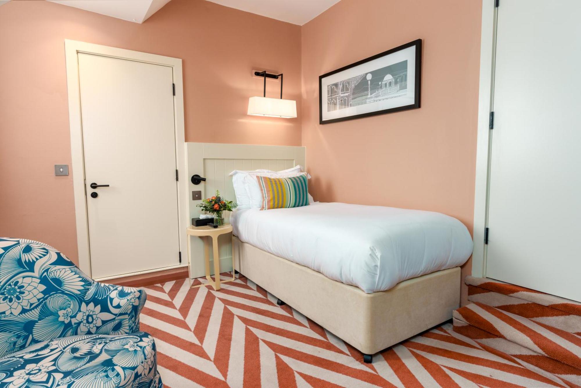 The Relais Cooden Beach And Spa Bexhill-on-Sea Екстериор снимка