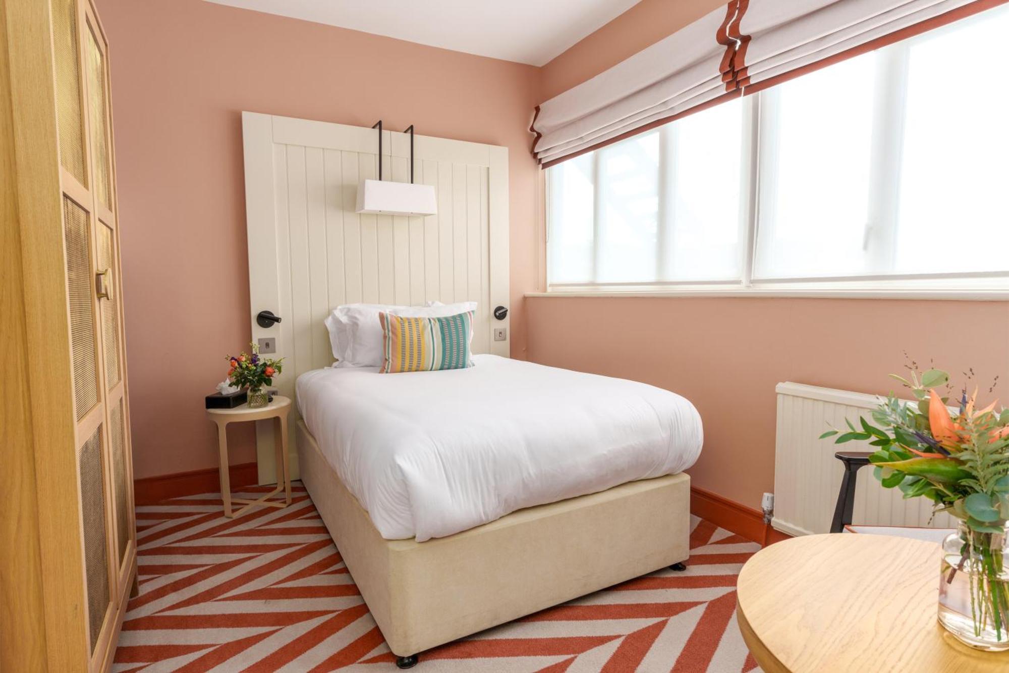 The Relais Cooden Beach And Spa Bexhill-on-Sea Екстериор снимка